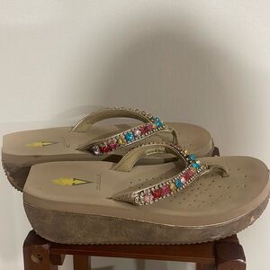 Volatile wedge flip-flops